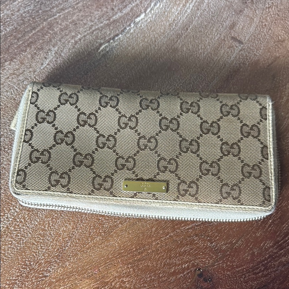 Gucci GG Emblem Brown Zip-Around Wallet - Picture 5 of 16